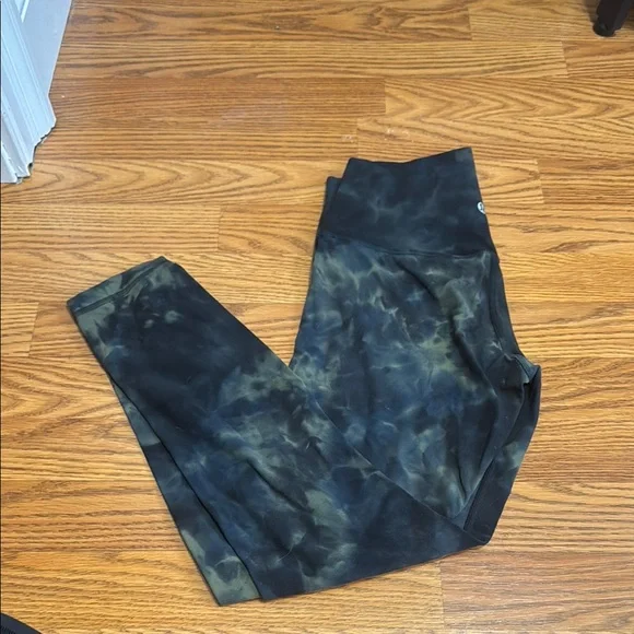 Lululemon Black and Green Leggings - Picture 3 of 4